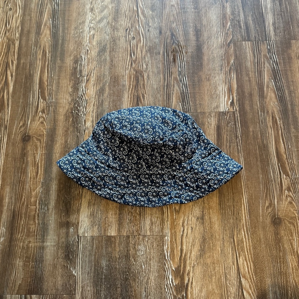 bucket hat